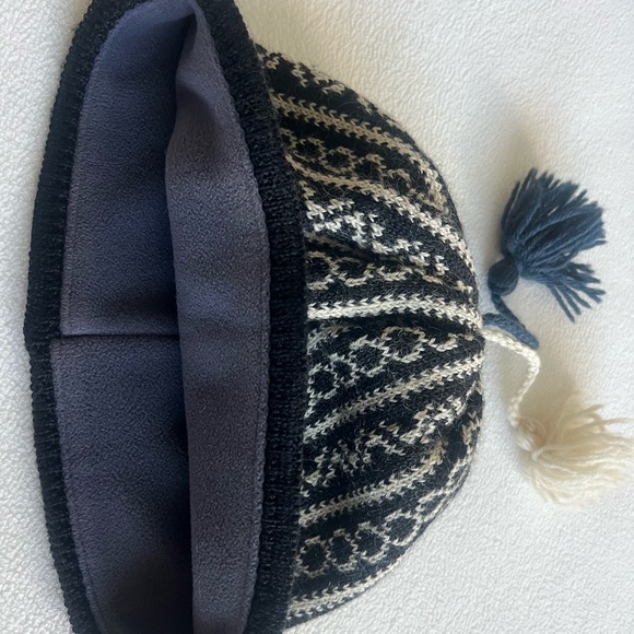 Dale of Norway knitted wool beanie with tassels - Picture 5 of 7